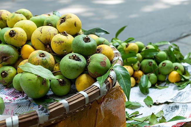 Loại quả chỉ dùng để ngửi xưa rồi, giờ dân buôn chặt cả cành đi bán như hoa, giá lên tới gần 1 triệu đồng/cành - 11