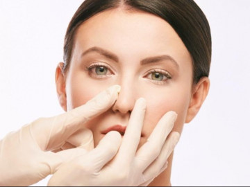 Nhờ bác sĩ phát hiện dấu hiệu lạ trên mũi, người phụ nữ thoát khỏi đột tử, 5 dấu hiệu tuyệt đối không bỏ qua kẻo mất mạng