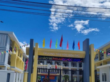 Xem ngôi trường 25 tỷ bị phụ huynh chê xa tới… 2 km