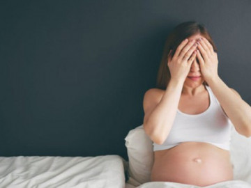 Cách giảm triệu chứng khó chịu của bệnh đau mắt đỏ khi mang thai