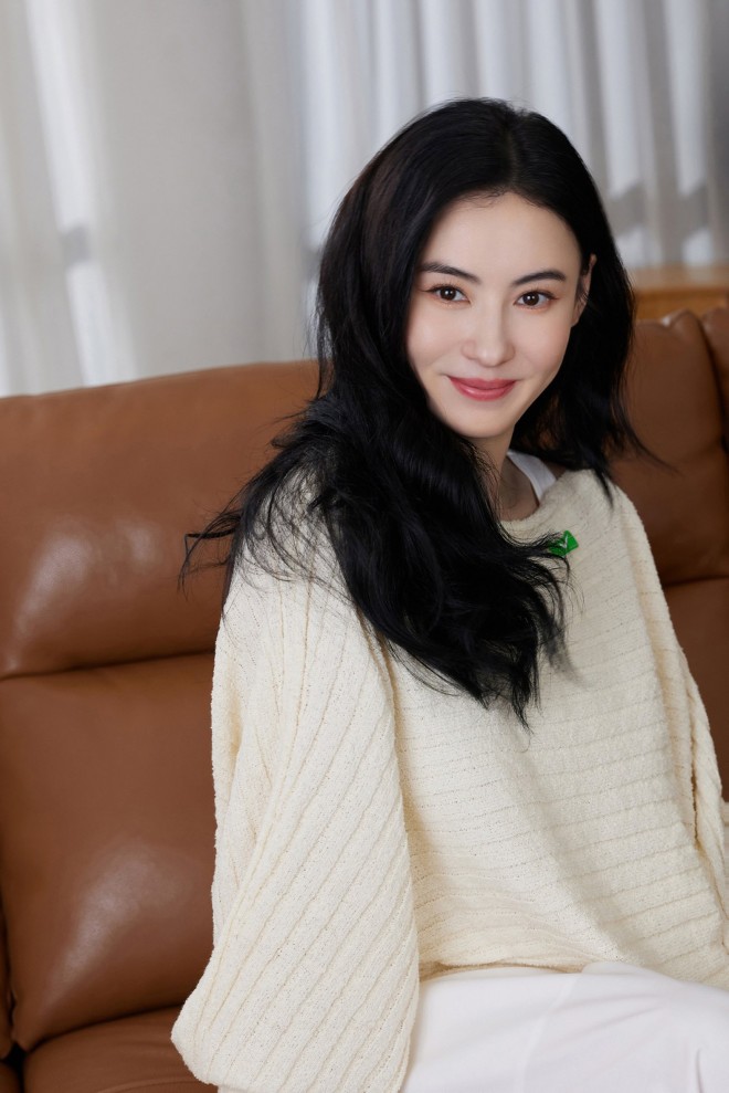 View - Trương Bá Chi - Bố của con trai út tác động vật lý, mẹ 3 con gương mặt thương tích nhưng cố giấu?