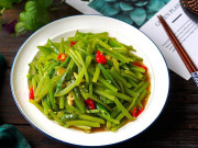 Bếp Eva - Loại rau xưa chỉ cho lợn ăn giờ là đặc sản, ở thành phố bán 5.000-10.000 đồng/mớ, siều giàu vitamin A