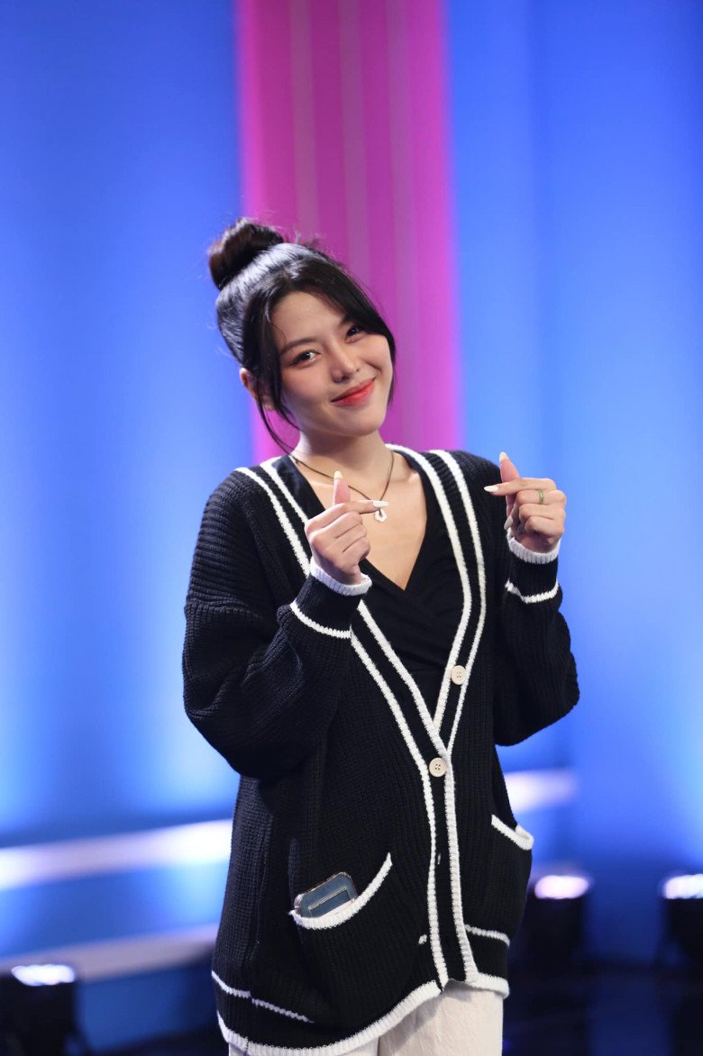 View - Nhan sắc nữ sinh thi Vietnam Idol được ví như hoa hậu, chân dài dáng chuẩn, mặt mộc điểm 10