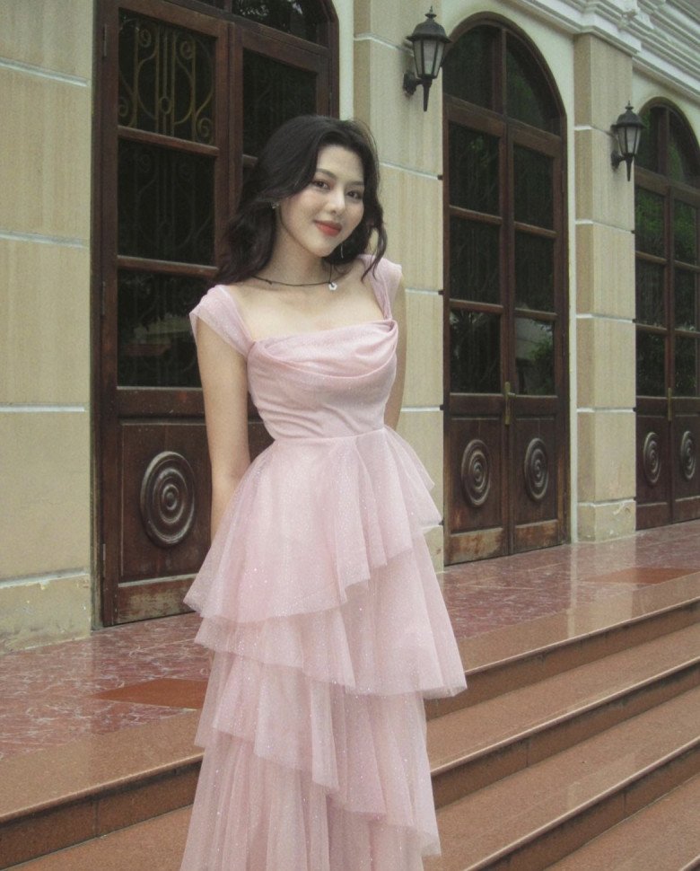 Nhan sắc nữ sinh thi Vietnam Idol được ví như hoa hậu, chân dài dáng chuẩn, mặt mộc điểm 10 - 4