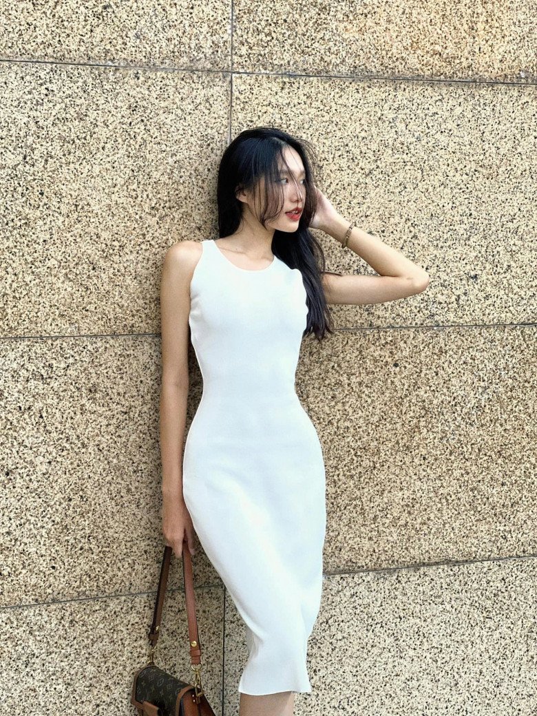 View - Cận cảnh chiếc váy nghìn lỗ của bạn gái Đoàn Văn Hậu, giúp tuyệt phẩm 55cm được lên sóng khéo léo