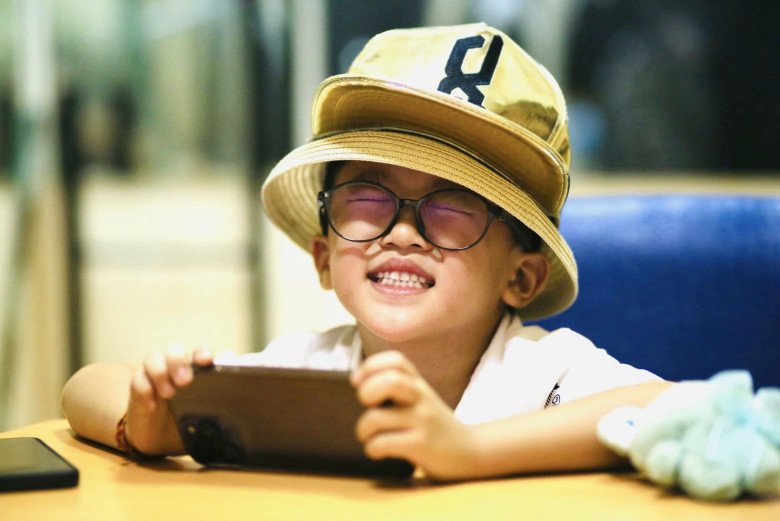 View - Xệ Xệ - Em Bé Chất ngồi chễm chệ trên ghế nóng Rap Việt, hút gần 300.000 lượt theo dõi