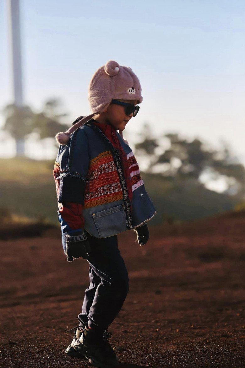 View - Xệ Xệ - Em Bé Chất ngồi chễm chệ trên ghế nóng Rap Việt, hút gần 300.000 lượt theo dõi