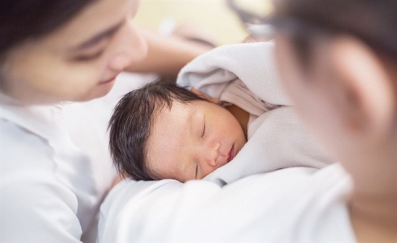 Nhiều mẹ bỉm than thở chi phí tiền giường nằm quá tốn kém nếu sau sinh phải lưu viện lâu. (Ảnh minh họa)