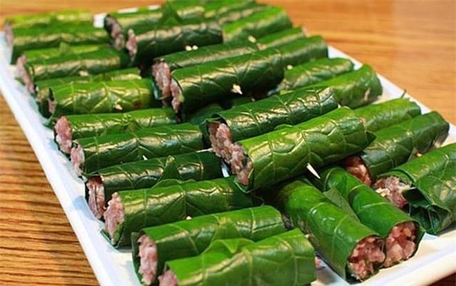Món thịt bò cuốn lá lột được nhiều người thích ăn. Ảnh minh họa.