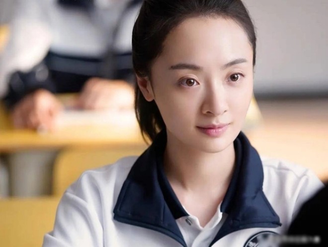 View - Tôn Y - Mỹ nữ tai tiếng showbiz: Bắt cá nhiều tay, khai gian tuổi, cặp thầy giáo, diện mạo giờ lạ