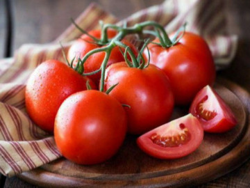 Cơ thể sẽ ra sao khi bạn ăn một quả cà chua mỗi ngày? Tác dụng bất ngờ cho phụ nữ nhưng ít ai biết