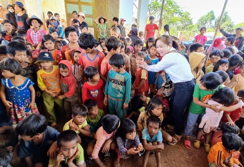 Người dân tại thị xã Giá Rai cho biết nữ đại gia là người có tấm lòng nhân hậu, thường xuyên giúp đỡ những hoàn cảnh khó khăn, đối xử tốt với công nhân.
