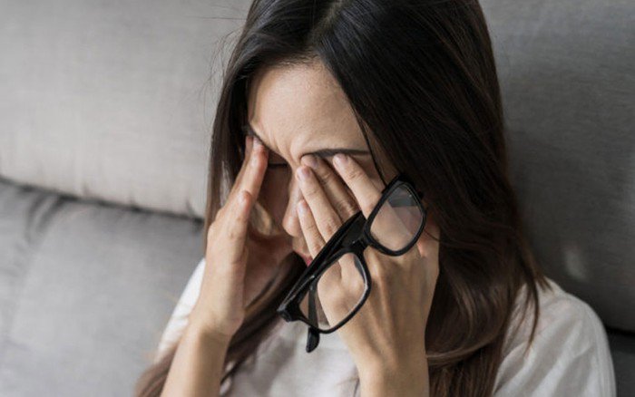 Không chạm hoặc chà xát, dụi mắt khi đang bị bệnh để tránh lây nhiễm. (Ảnh minh họa)