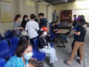 Tin tức - Vụ cháy chung cư mini ở Khương Hạ: Đại gia đình đi tìm kiếm, thấy một cháu ở nhà tang lễ, 7 người vẫn chưa có thông tin