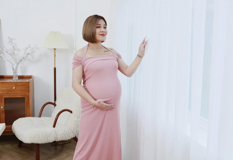 Mẹ bầu chất nhất VTV là MC Hoàng Linh, sắp sinh mặc áo tắm khoe bụng tròn cùng hình xăm amp;#34;khủngamp;#34; - 11