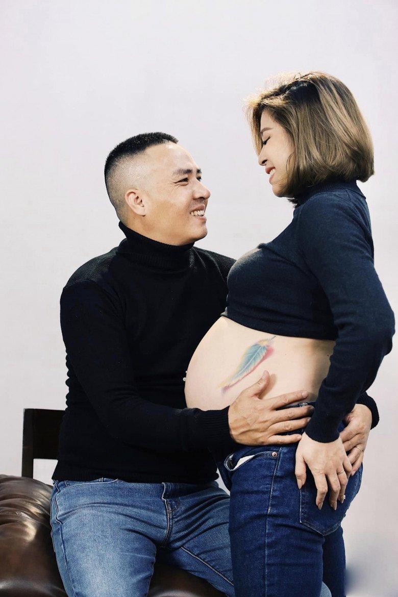 Mẹ bầu chất nhất VTV là MC Hoàng Linh, sắp sinh mặc áo tắm khoe bụng tròn cùng hình xăm amp;#34;khủngamp;#34; - 12