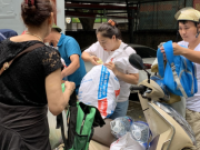 Tin tức - Ấm lòng cảnh người dân chung tay ủng hộ nạn nhân và gia đình người bị nạn sau vụ cháy chung cư mini ở Hà Nội