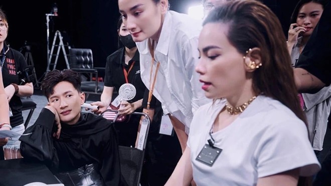 Anh là host, nhà sản xuất, giám khảo của chương trình thực tế đang hot này.