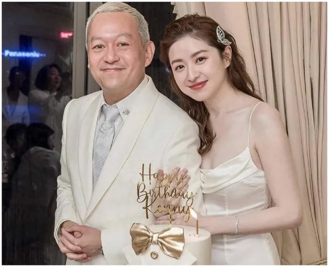 Vị doanh nhân Huỳnh Hạo tổ chức sinh nhật nhưng cô vợ trẻ chiếm sự chú ý.