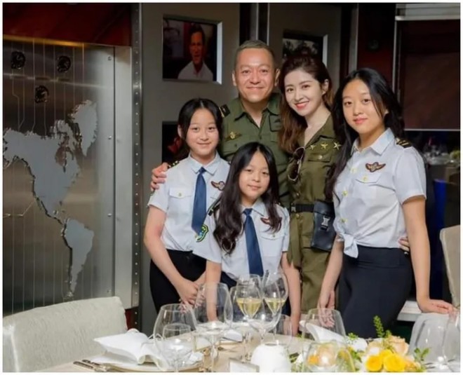 Sau thời gian, Từ Thục Mẫn và Huỳnh Hạo quyết định dừng ở 3 con dù vị doanh nhân từng muốn vợ đẻ tiếp.