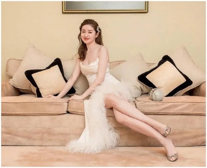 Nhan sắc của bà xã nam doanh nhân trở thành đề tài bàn tán trên mạng xã hội xứ Trung.