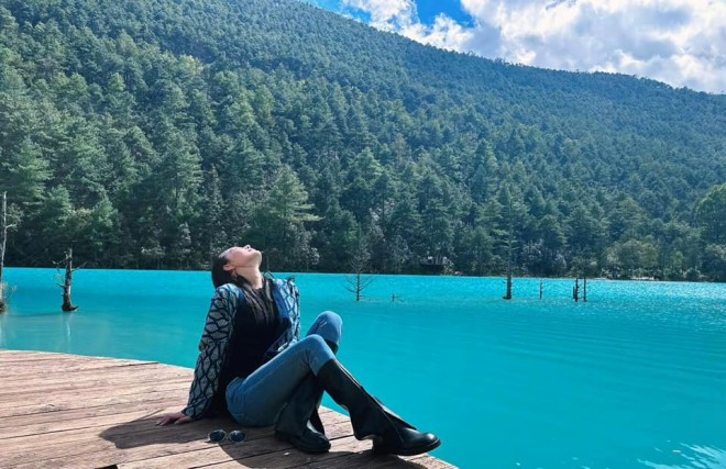 View - Trương Hinh Dư - Sướng như tình địch Phạm Băng Băng, lấy chồng cực phẩm, ngồi xổm chụp hình cho vợ