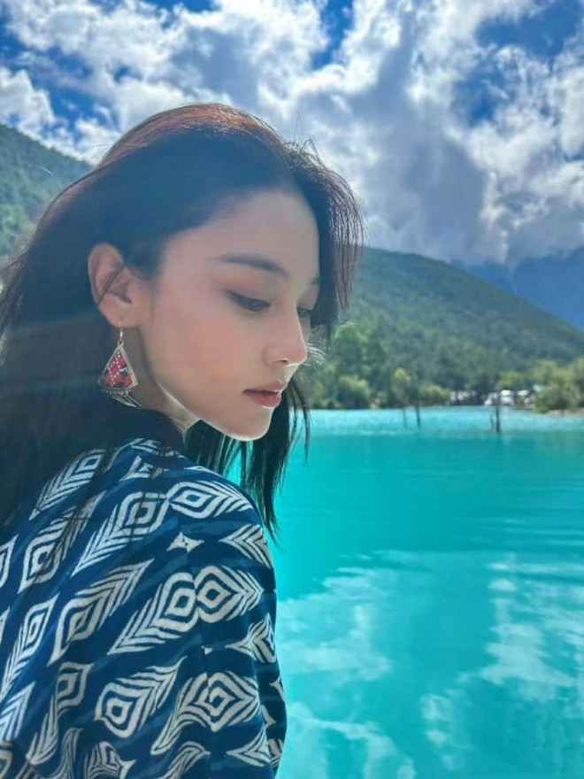 View - Trương Hinh Dư - Sướng như tình địch Phạm Băng Băng, lấy chồng cực phẩm, ngồi xổm chụp hình cho vợ