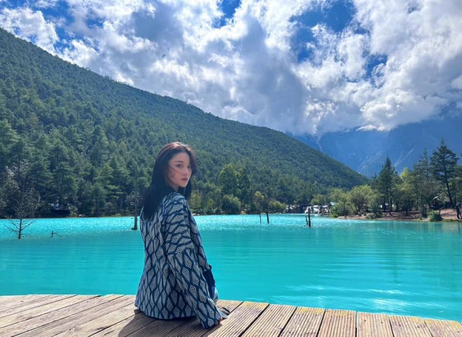 View - Trương Hinh Dư - Sướng như tình địch Phạm Băng Băng, lấy chồng cực phẩm, ngồi xổm chụp hình cho vợ