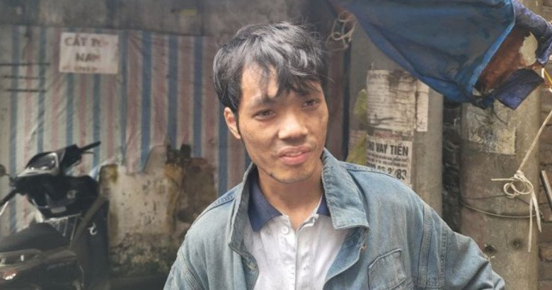 Văn đã không màng nguy hiểm lao vào chung chư mini cứu người.
