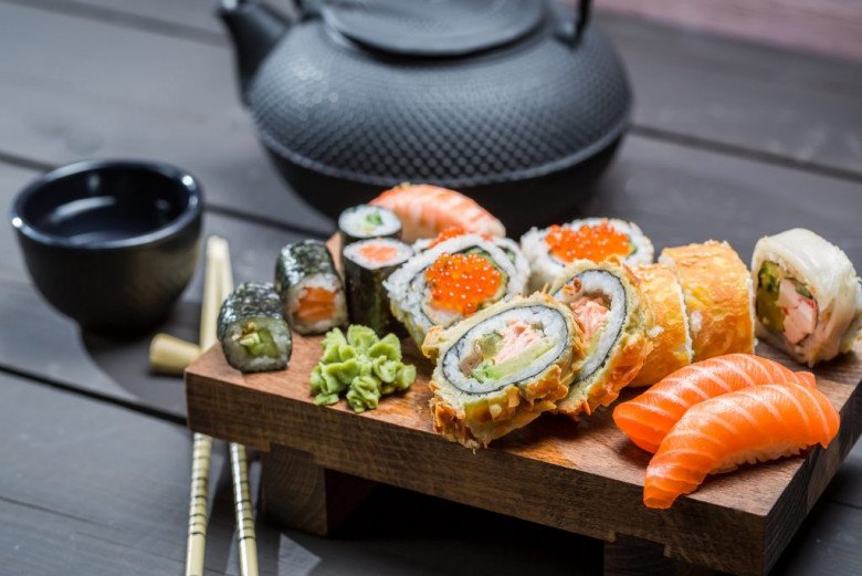 Cách thưởng thức sushi chuẩn người Nhật: Nên dùng đũa hay ăn bằng tay không? - 2