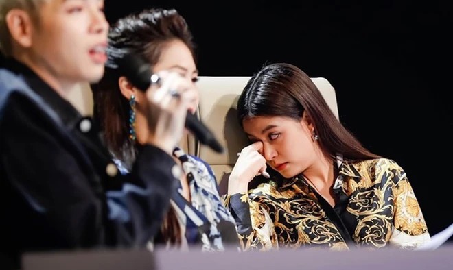 Xét về giọng hát, Hoàng Thùy Linh bị cho là yếu thế hơn 2 Quán quân The Voice Đức Phúc, Hương Tràm.