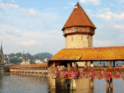 Lifestyle - Cầu gỗ Chapel đẹp lãng mạn trên dòng sông Reuss