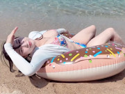 Thời trang - "Thánh nữ" tạp chí đàn ông Hàn đi biển diện kín đáo, một giây ngả người làm ai cũng say