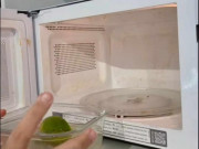 Nhà đẹp - Làm sạch lò vi sóng bằng 2 nguyên liệu sẵn có trong nhà: cực sạch, nhanh, thơm phưng phức