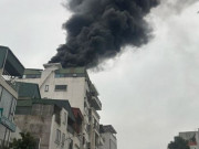 Tin tức - Hà Nội: Cháy nhà cao tầng trên phố Vũ Trọng Phụng, khói đen bốc cao hàng chục mét