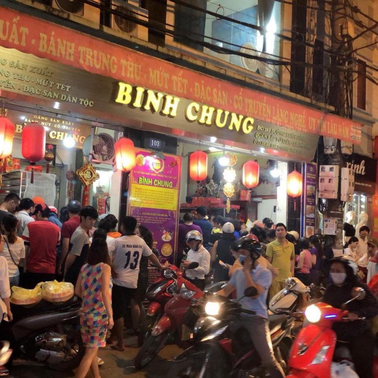 4 tiệm bánh Trung thu cổ truyền cực lâu đời: Giữ nguyên vị truyền thống, khách xếp hàng tắc cả đường - 1