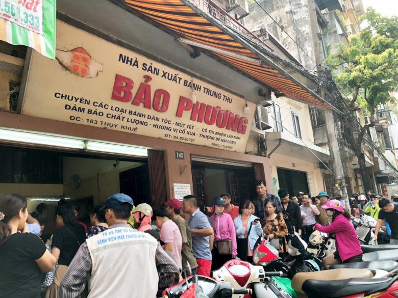 4 tiệm bánh Trung thu cổ truyền cực lâu đời: Giữ nguyên vị truyền thống, khách xếp hàng tắc cả đường - 3