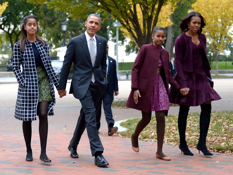 Con gái 22 tuổi của cựu Tổng thống Obama ngày càng mặc táo bạo, khi amp;#34;không phòng hộamp;#34;, khi mặc mỗi nội y - 11