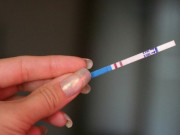 Bà bầu - Chị bán hoa quả cầm que thử thai 2 vạch sang bắt đền, tôi tá hoả biết bố đứa trẻ là ai