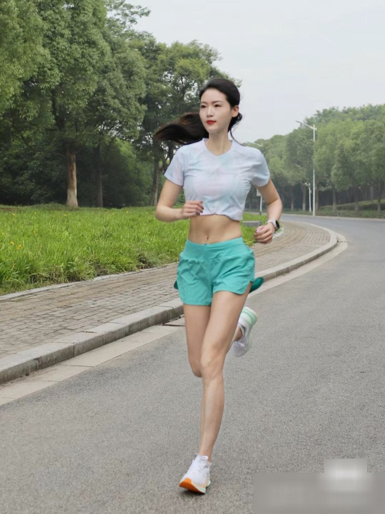 Lý do là chạy nước rút khiến cơ thể cần phải phục hồi lượng ATP, đổi axit lactic thành đường và phục hồi mức hóc môn trong máu sau khi tập với cường độ cao.
