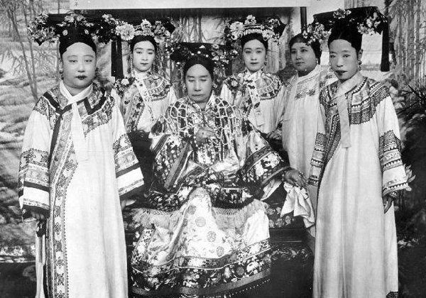 Trang phục của các phi tần thời xưa.