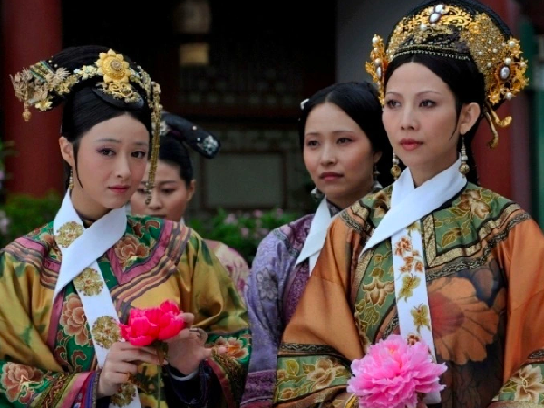 Thì ra những chiếc khăn cổ này có từ thời Mãn Châu.