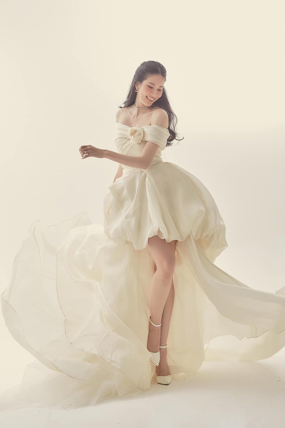 Váy cưới của Meghan Markle lọt top đẹp nhất thập kỷ