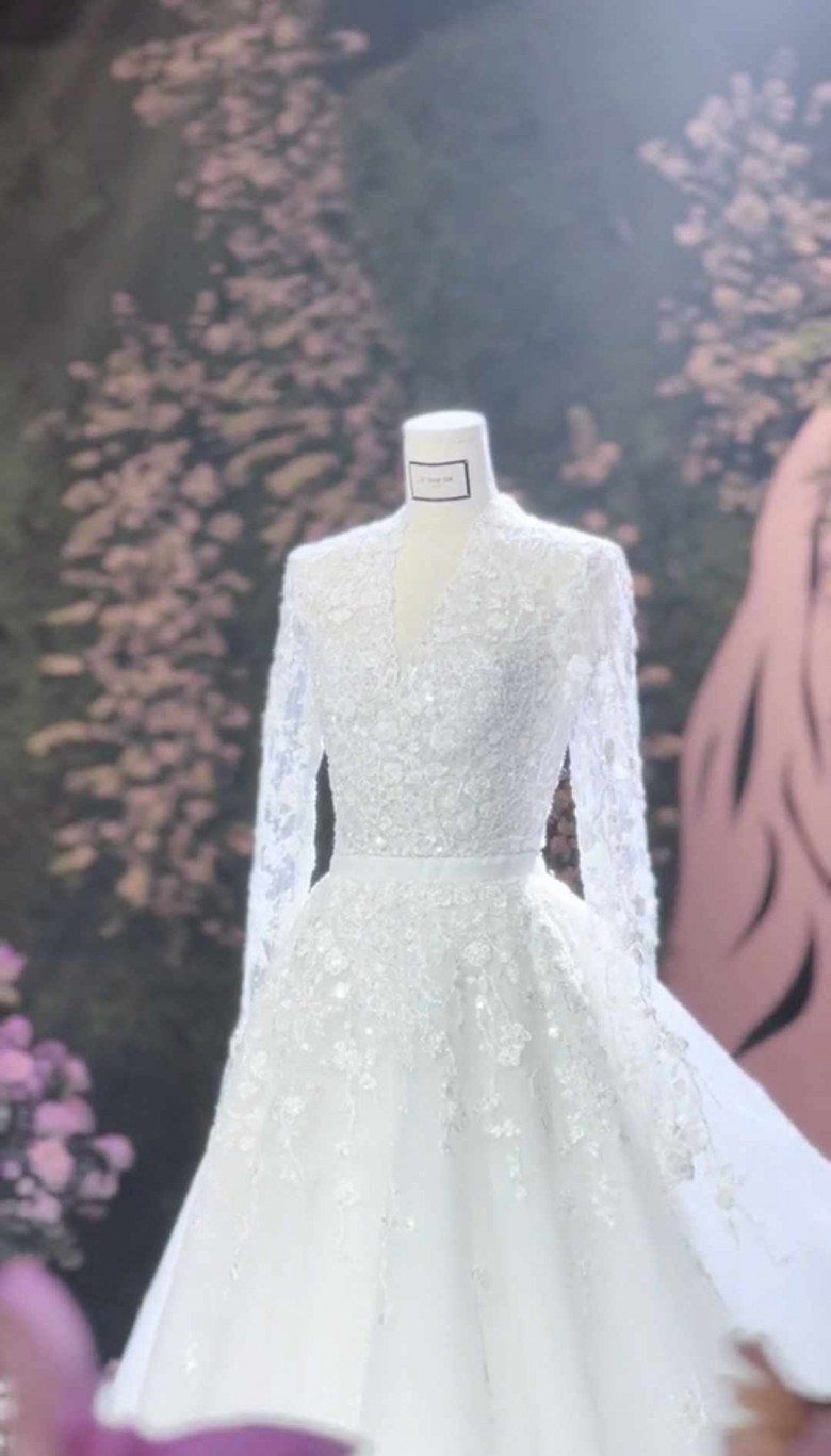 Á hậu Phương Anh diện 3 bộ váy cưới lộng lẫy trong hôn lễ, có 1 thiết kế tương đồng với Kate Middleton - 7