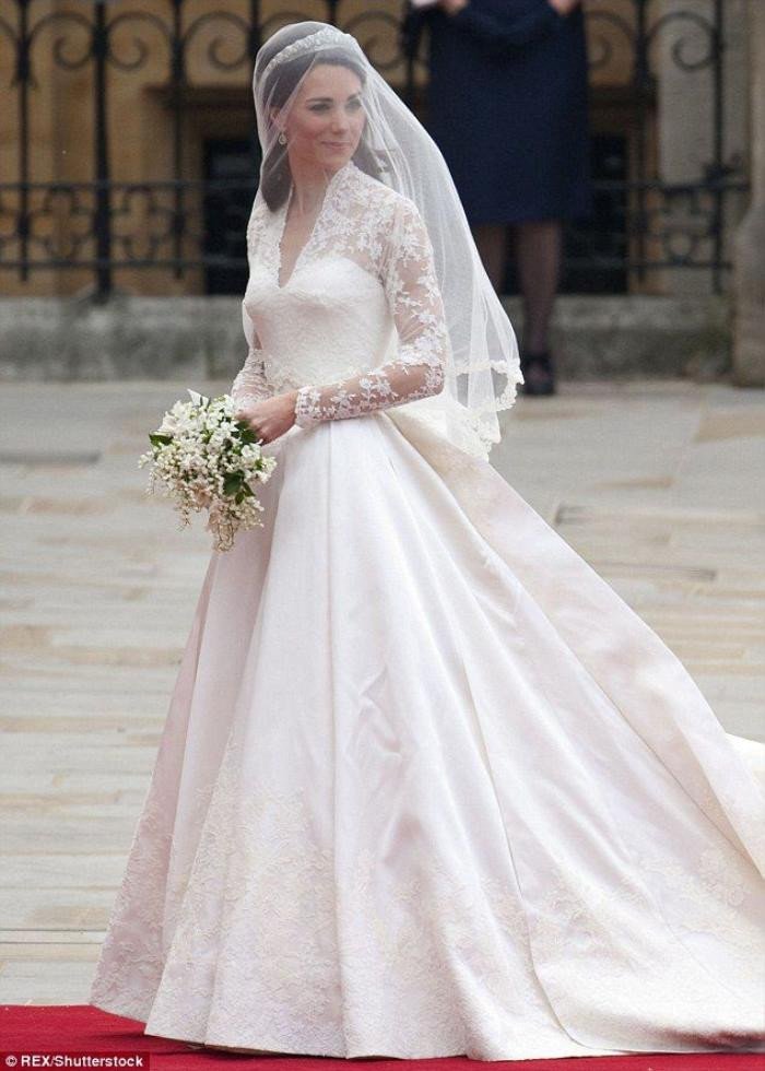 Á hậu Phương Anh diện 3 bộ váy cưới lộng lẫy trong hôn lễ, có 1 thiết kế tương đồng với Kate Middleton - 6