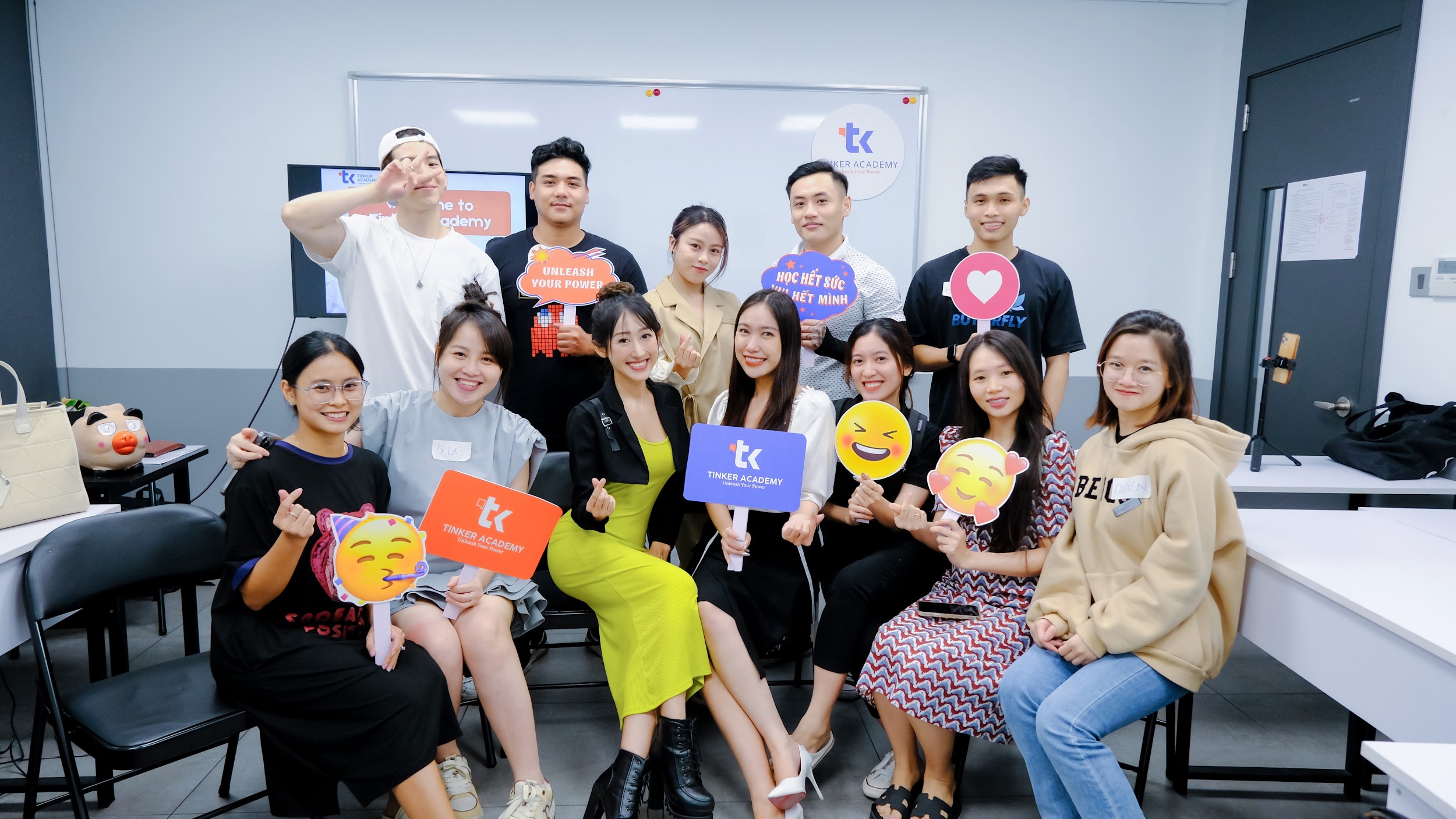 Cô Tiên Tinker - Cô giáo với phong cách giảng dạy làm mê mẩn học viên từ già đến trẻ - 4