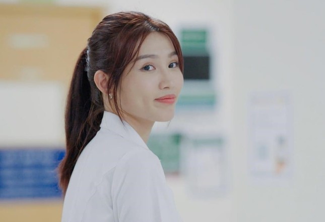 Khi Hoa hậu đóng phim: Tiểu Vy đậm nét điện ảnh, Hamp;#39;Hen Niê đất diễn còn hạn chế - 7