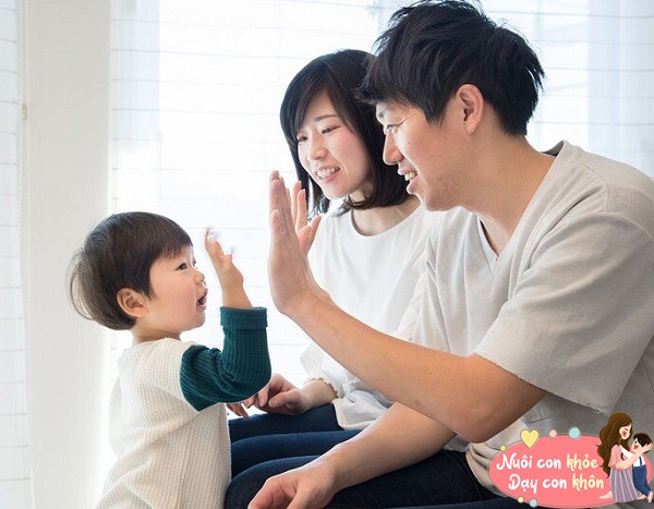 Tăng cường tương tác với trẻ ở giai đoạn thơ ấu là rất quan trọng, giúp não bộ phát triển tốt hơn.