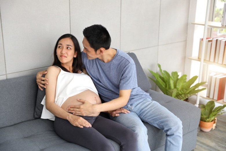 Khác với những bà vợ khác thường ốm nghén, không ăn nổi thứ gì hay đặc biệt thích một món ăn nào đó, vợ tôi lại nghiện chồng. (Ảnh minh họa)