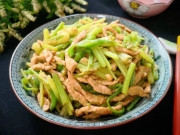 Bếp Eva - Rau này bán đầy chợ giá không hề đắt, giàu vitamin lại có thể giảm huyết áp, đem xào thịt lợn được món ngon miễn chê